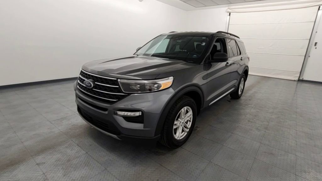 Used 2023 Ford Explorer XLT w/ Equipment Group 202A image 3