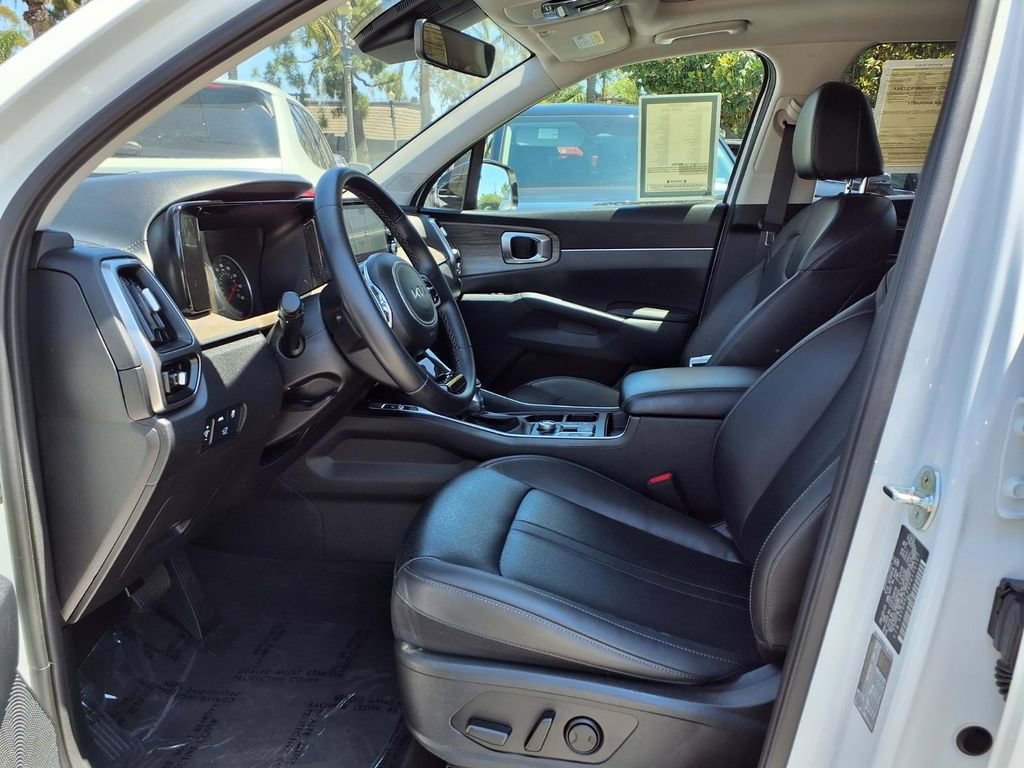 Certified 2023 Kia Sorento EX w/ Panoramic Sunroof Package FWD image 19