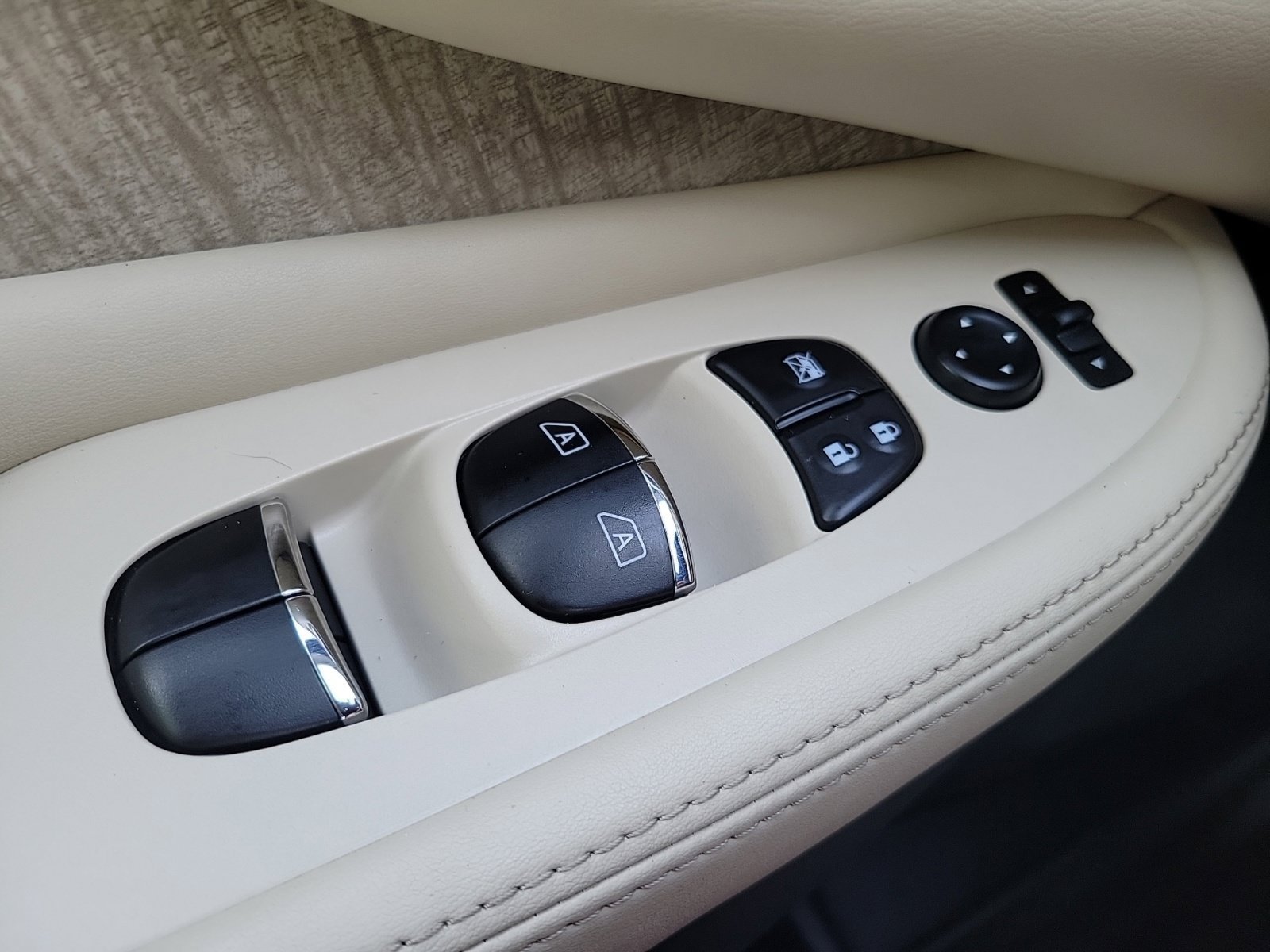 Used 2020 Nissan Murano SL w/ Cargo Package FWD image 31
