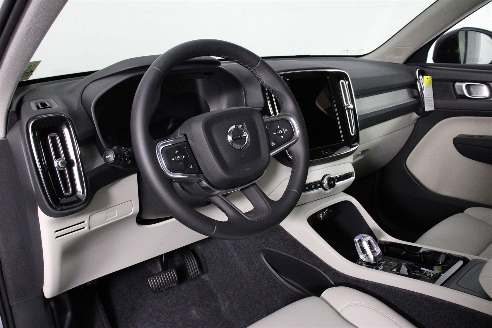 New 2026 Volvo XC40 B5 Plus w/ Protection Package Premier image 8