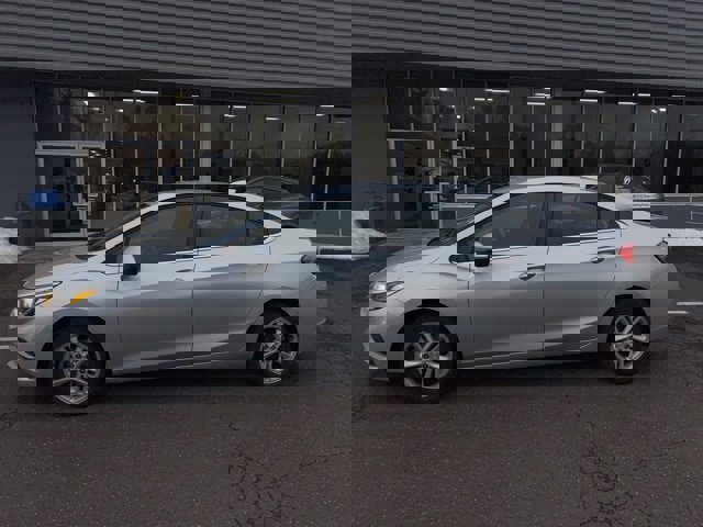 Used 2018 Chevrolet Cruze LT image 2