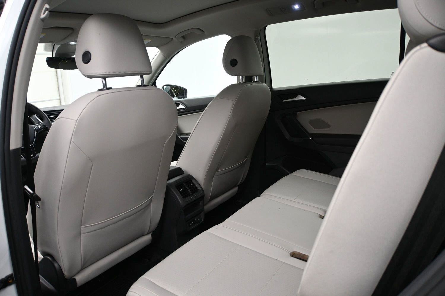Used 2020 Volkswagen Tiguan SEL w/ 3rd Row Seat Package AWD/4WD image 10