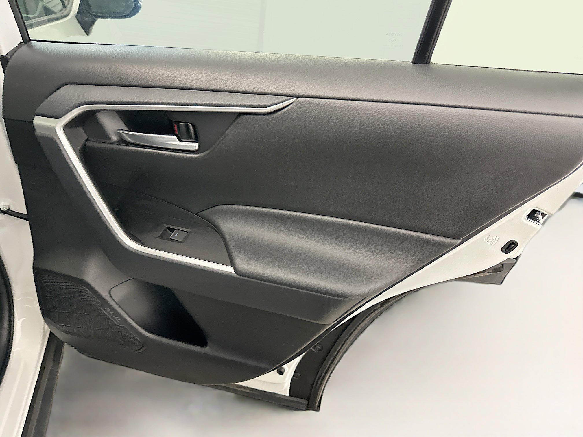 Used 2025 Toyota RAV4 XLE image 33