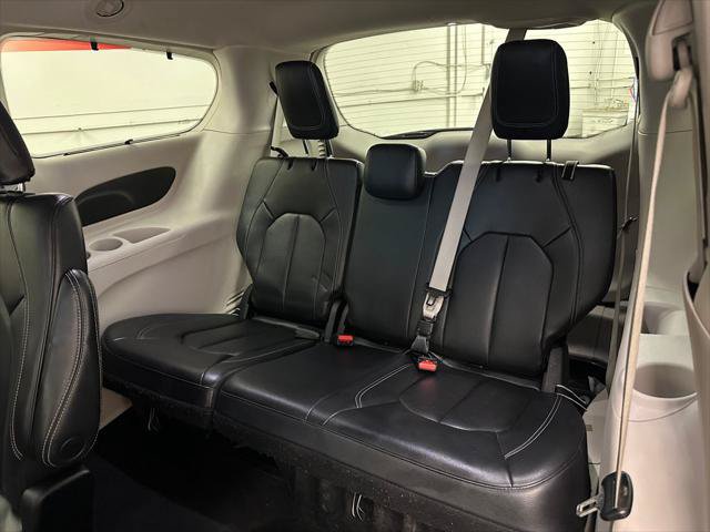 Certified 2022 Chrysler Pacifica Touring-L FWD image 25