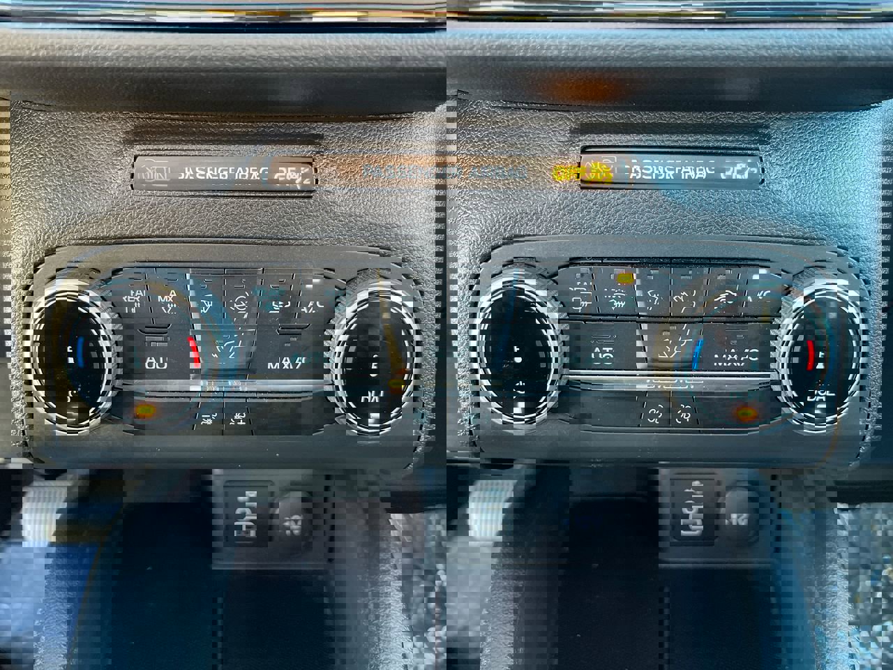 Used 2025 Ford Escape ST-Line w/ Equipment Group 301A image 32