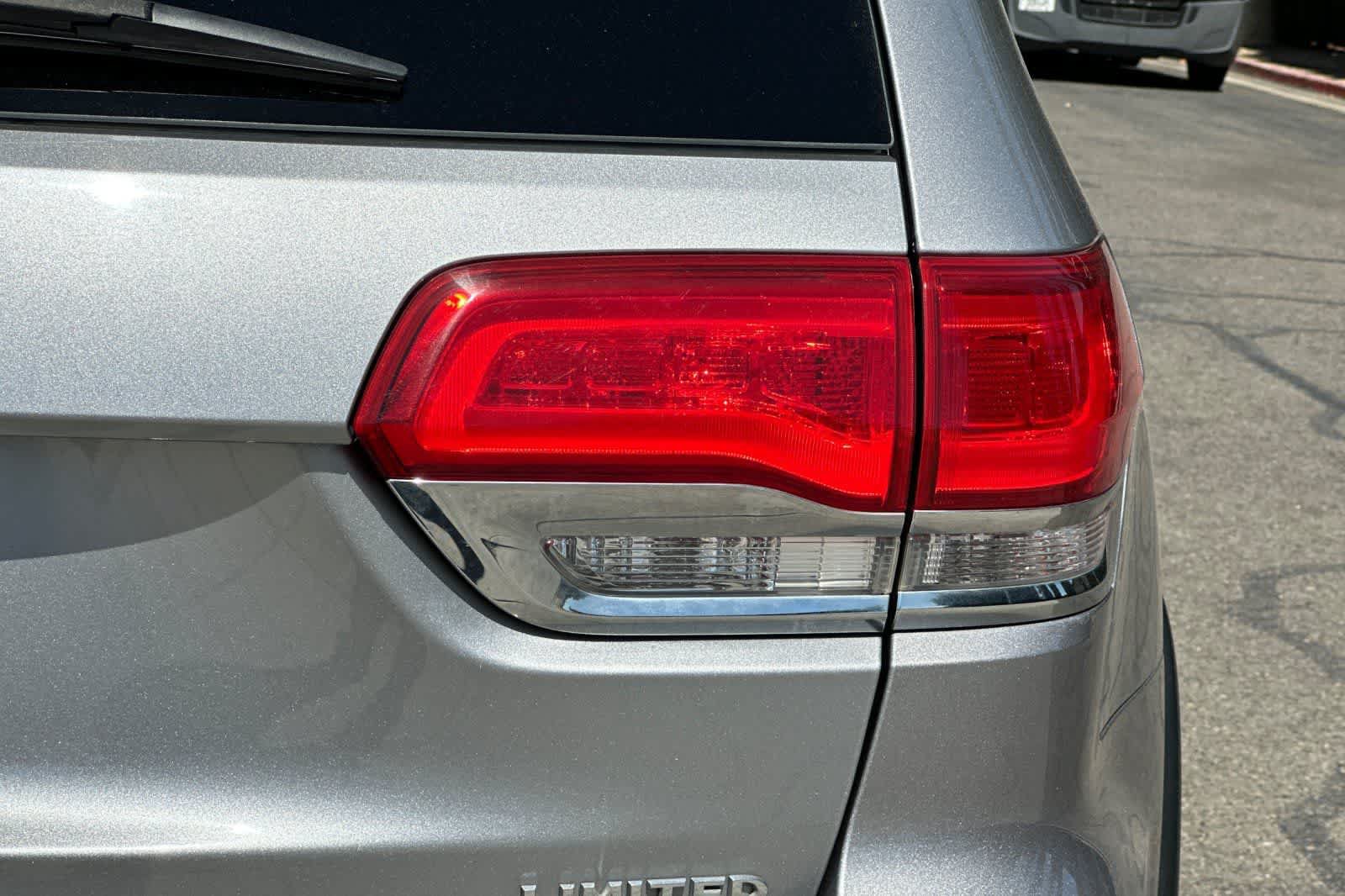 Used 2017 Jeep Grand Cherokee Limited w/ Luxury Group II RWD image 35