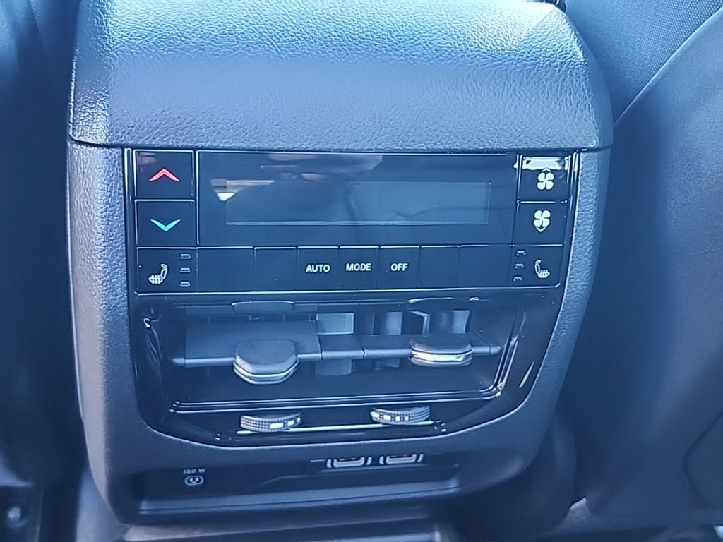 New 2025 Jeep Grand Cherokee L Limited w/ Black Appearance Package AWD/4WD image 24