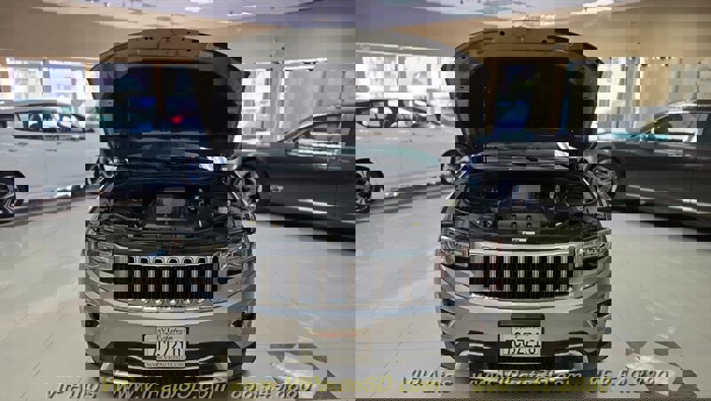 Used 2014 Jeep Grand Cherokee Limited w/ Luxury Group II image 10