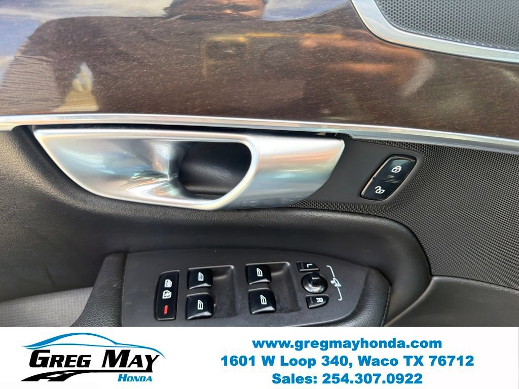 Used 2019 Volvo XC90 T5 Momentum w/ Protection Package Premier FWD image 11