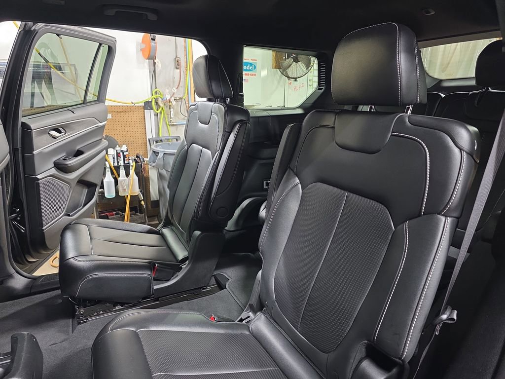 Used 2024 Jeep Grand Cherokee L Limited w/ Luxury Tech Group II image 16