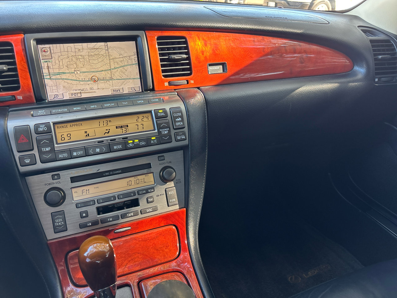 Used 2004 Lexus SC 430 Convertible image 16