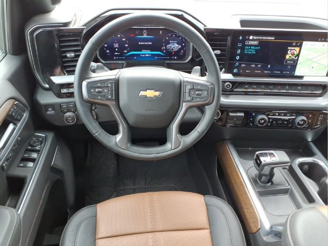 Used 2026 Chevrolet Silverado 1500 High Country w/ High Country Premium Package AWD/4WD image 5