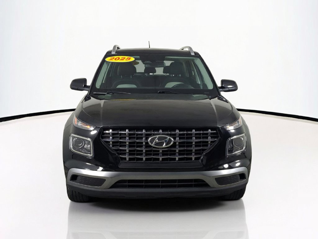 Used 2025 Hyundai Venue SEL FWD image 3