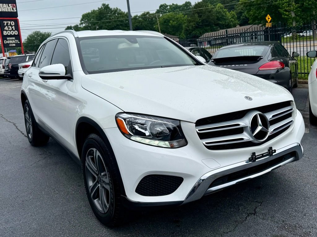 Used 2019 Mercedes-Benz GLC 300 4MATIC image 3