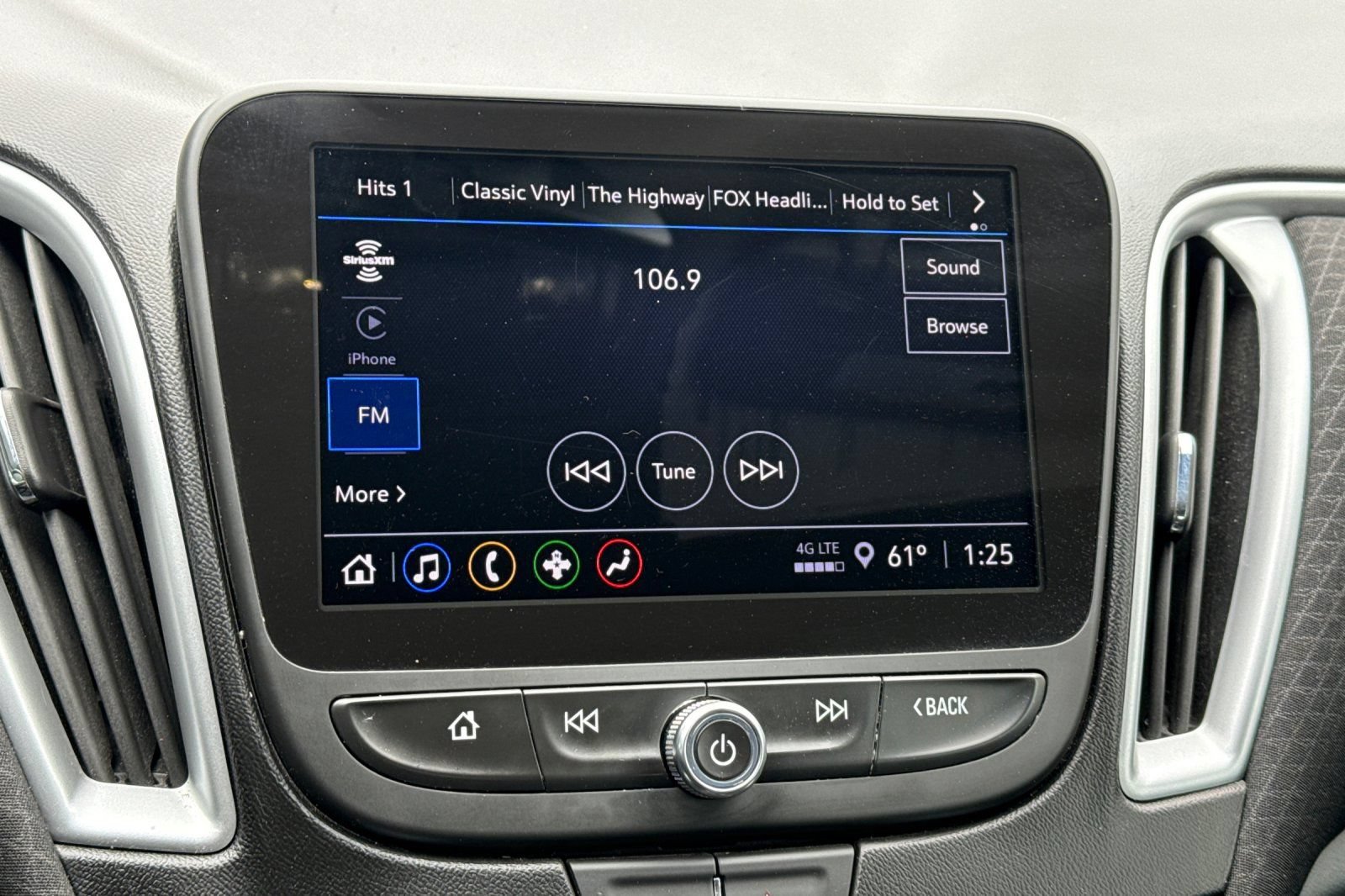 Used 2023 Chevrolet Malibu LT FWD image 28