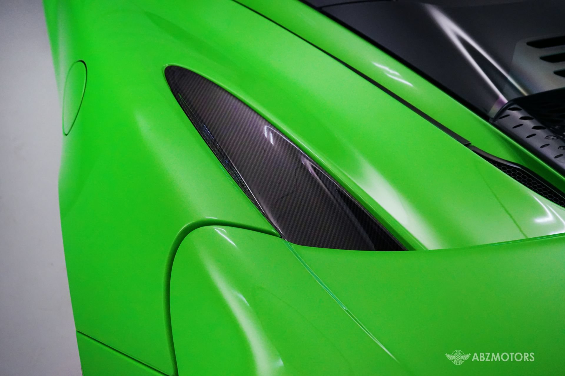Used 2024 McLaren 750S RWD image 14