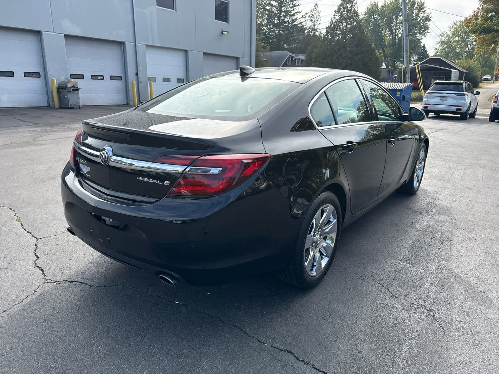 Used 2016 Buick Regal Premium w/ Driver Confidence Package #2 image 3