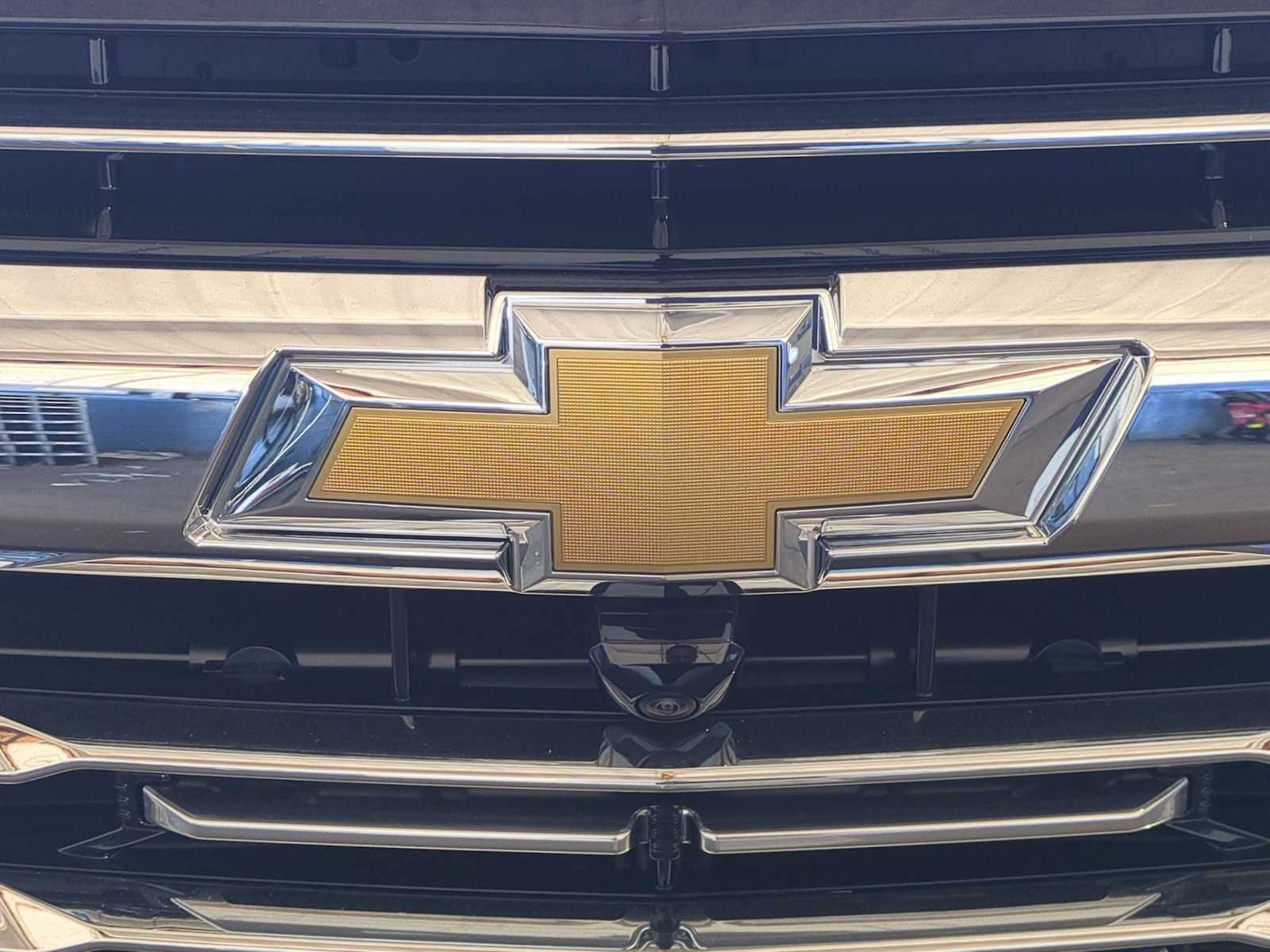 New 2026 Chevrolet Suburban Premier AWD/4WD image 8