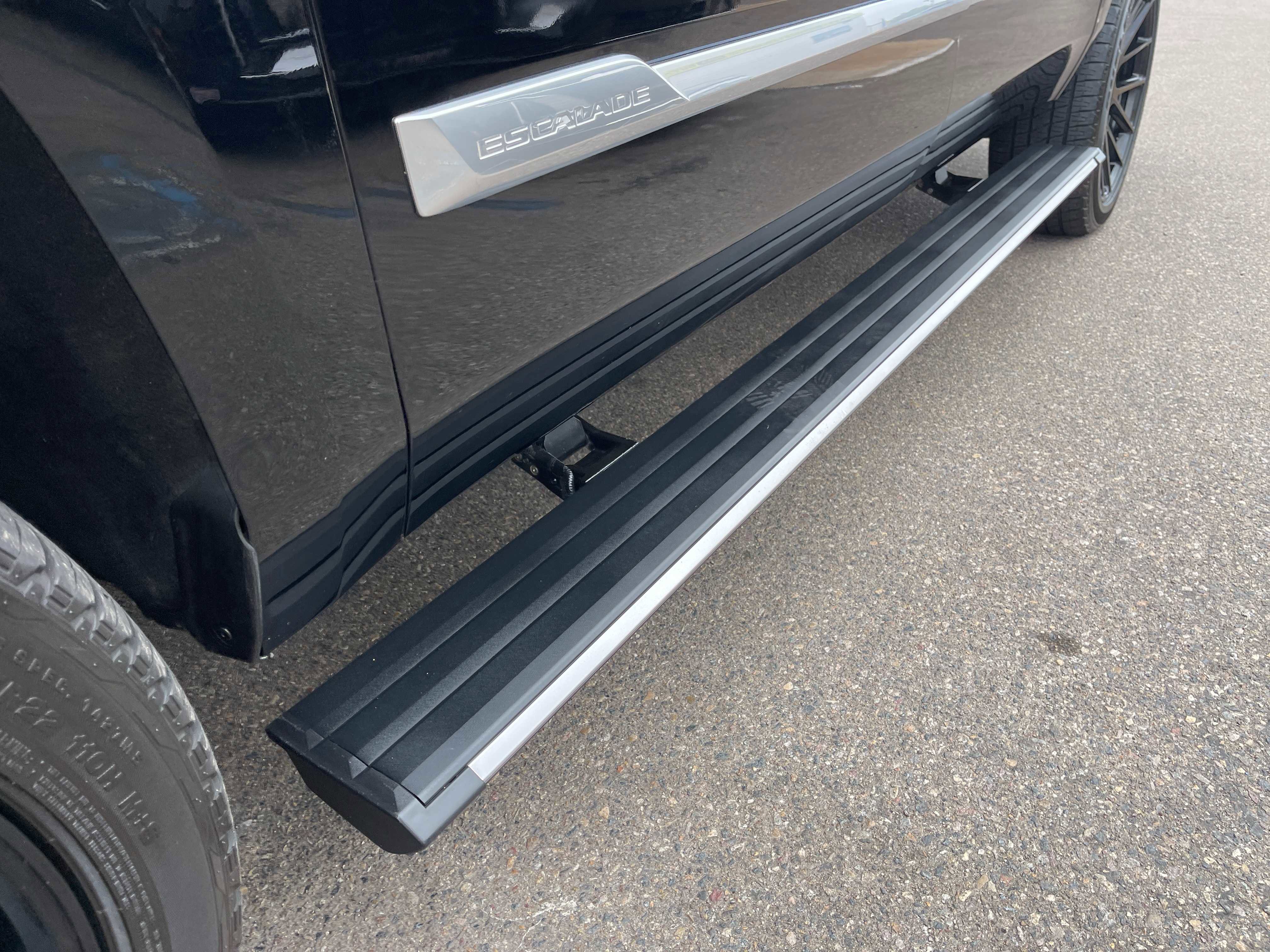 Used 2018 Cadillac Escalade ESV Premium Luxury AWD/4WD image 9