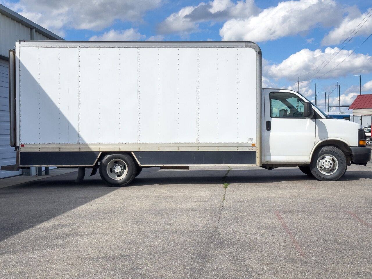 Used 2011 Chevrolet Express 3500 Extended RWD image 5