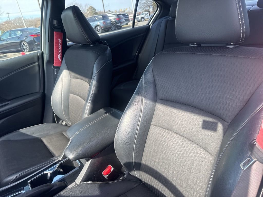Used 2017 Honda Accord Sport image 14