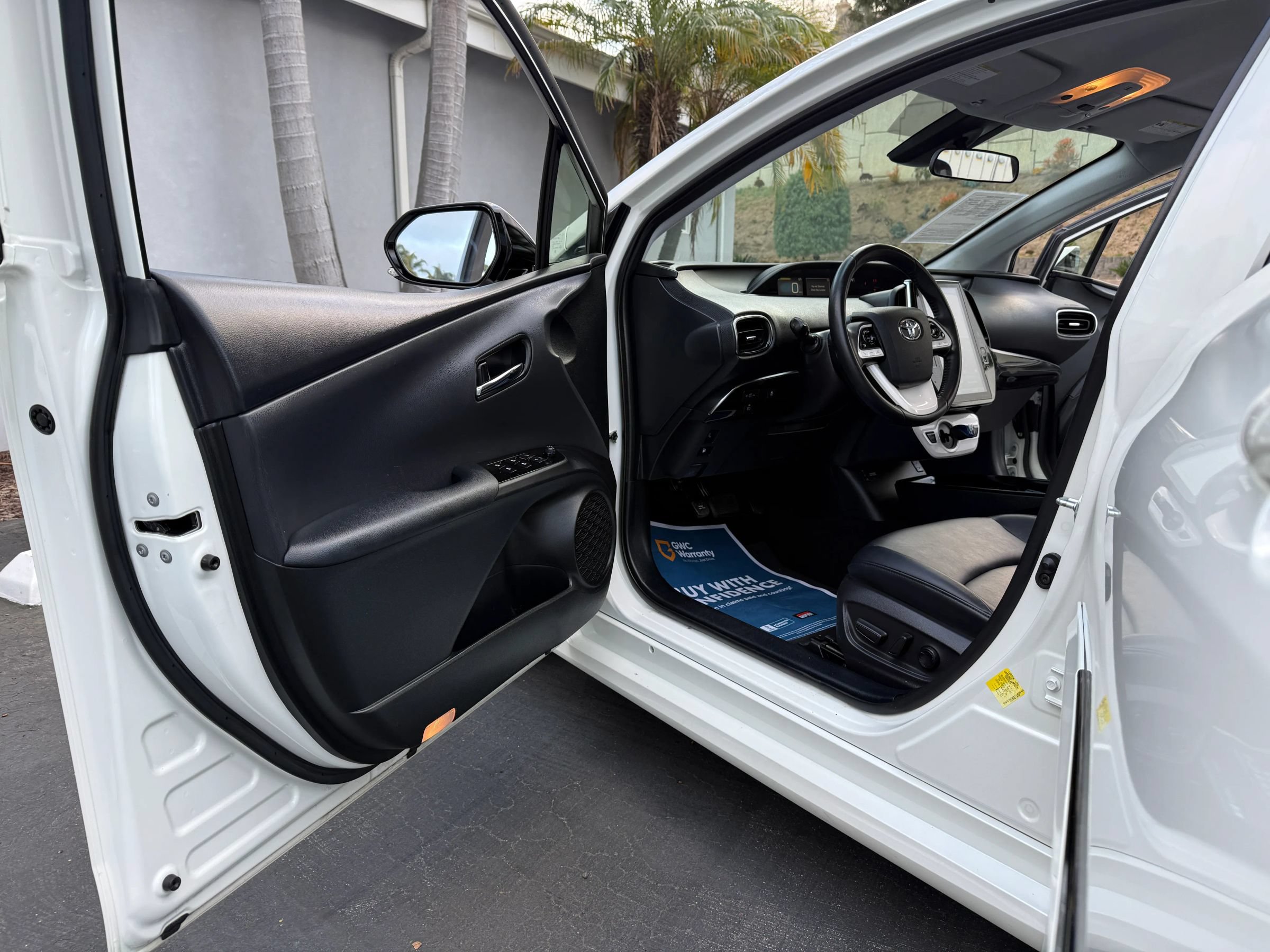 Used 2018 Toyota Prius Prime Premium w/ Carpet Mat Package FWD image 23