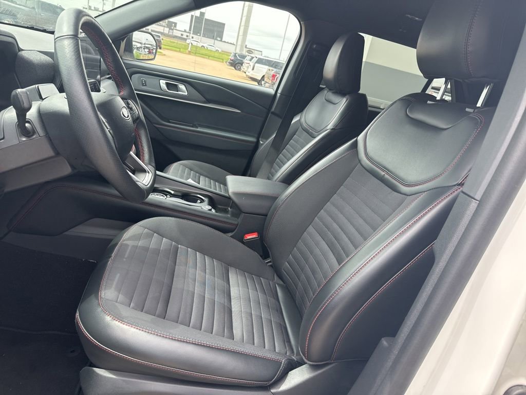 Used 2025 Ford Explorer ST-Line w/ ST-Line Street Pack AWD/4WD image 6