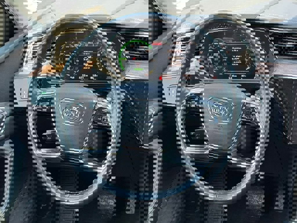 Used 2019 Audi e-tron Premium Plus image 28