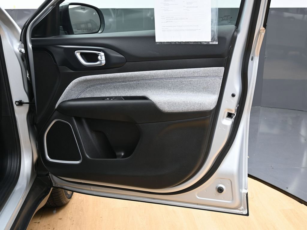 Used 2024 Jeep Compass Sport image 36