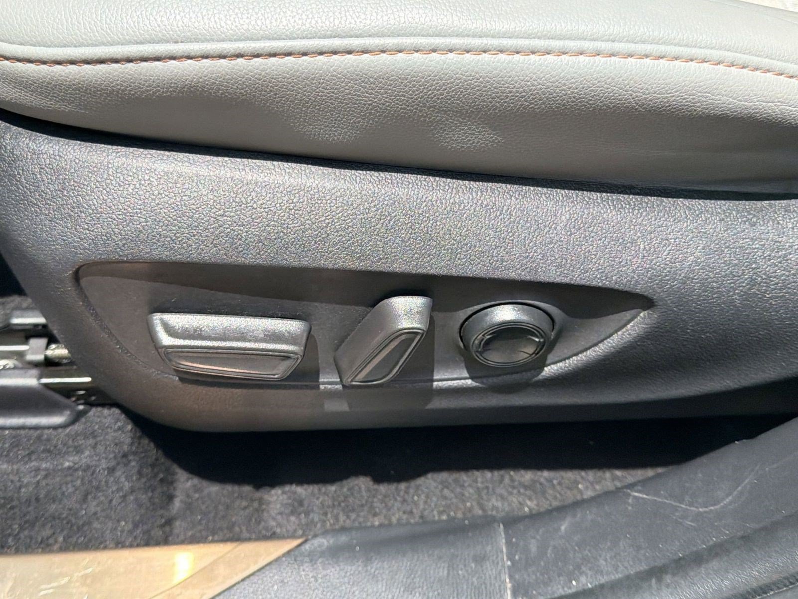 Used 2023 Toyota Highlander Bronze Edition FWD image 13