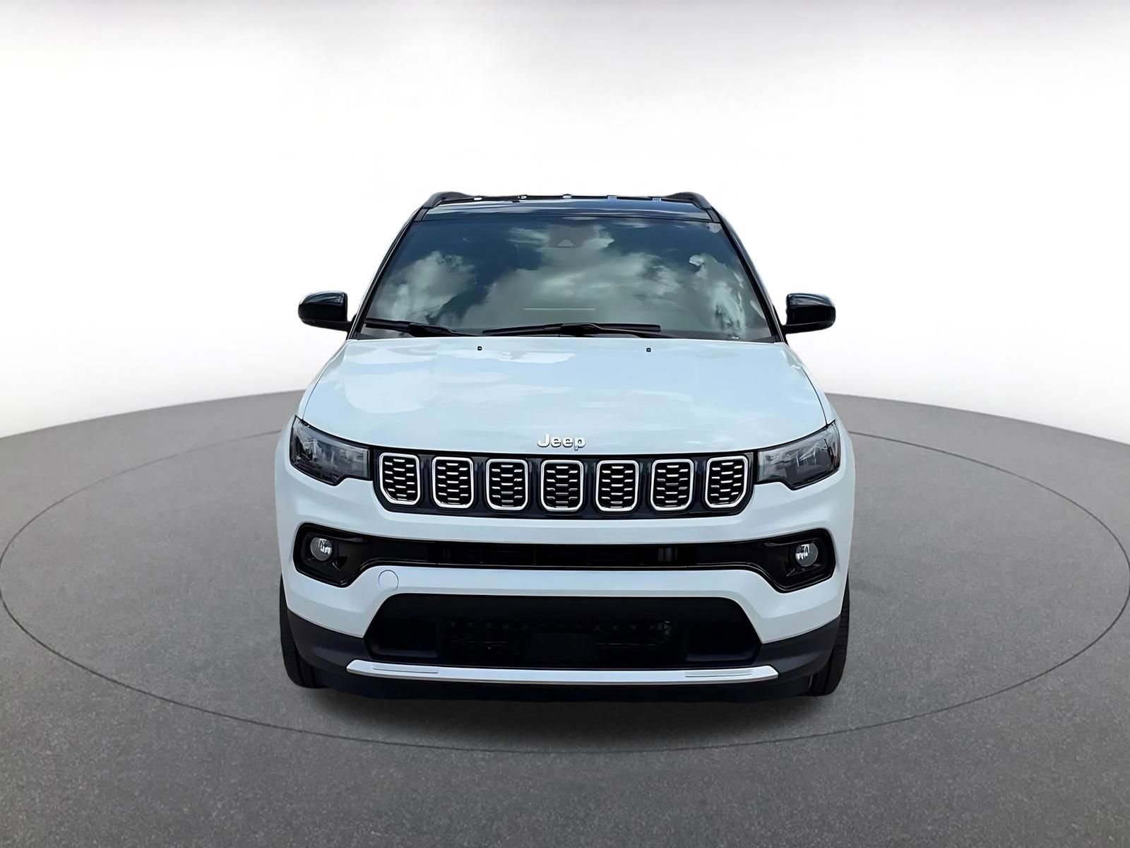 Used 2025 Jeep Compass Limited AWD/4WD image 4