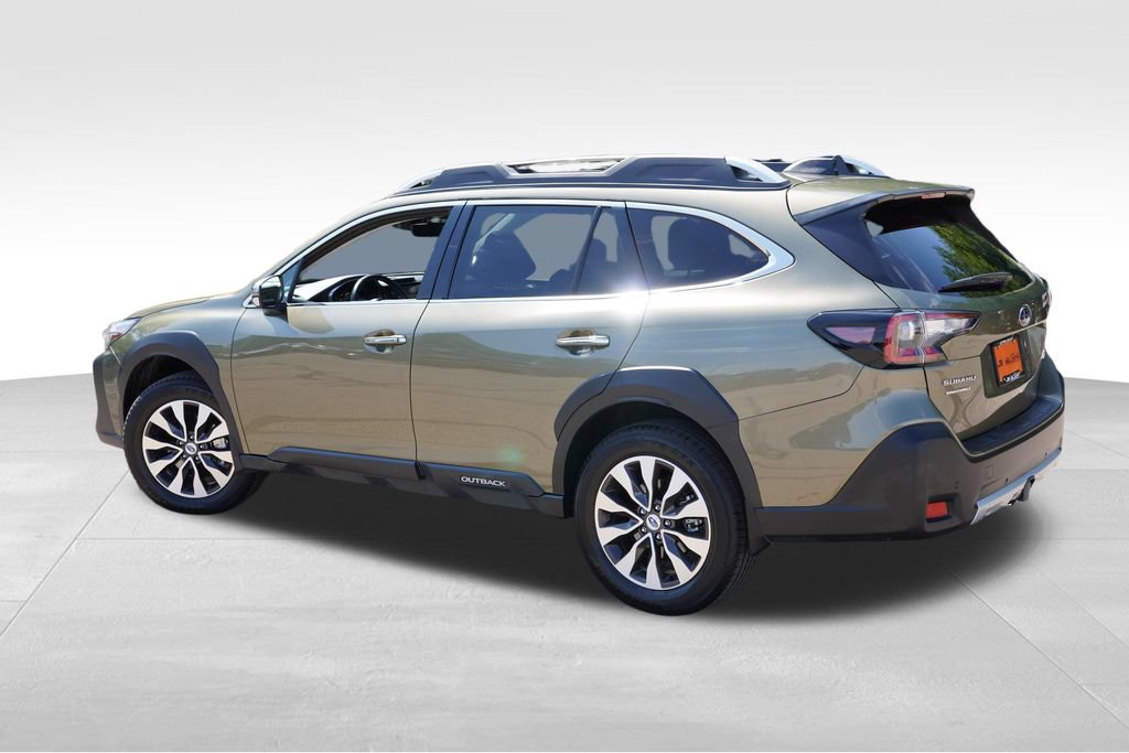 Used 2025 Subaru Outback Touring AWD/4WD image 8