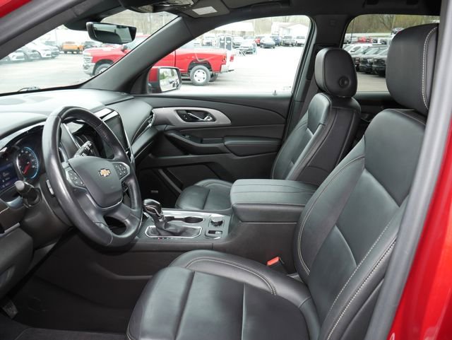 Used 2022 Chevrolet Traverse LT w/ LT Premium Package image 2