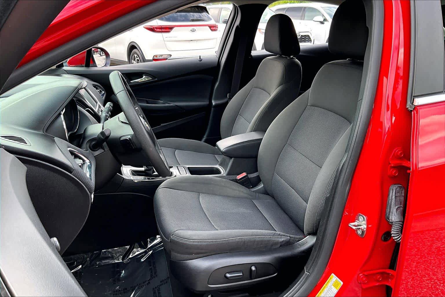 Used 2017 Chevrolet Cruze LT w/ Convenience Package FWD image 8