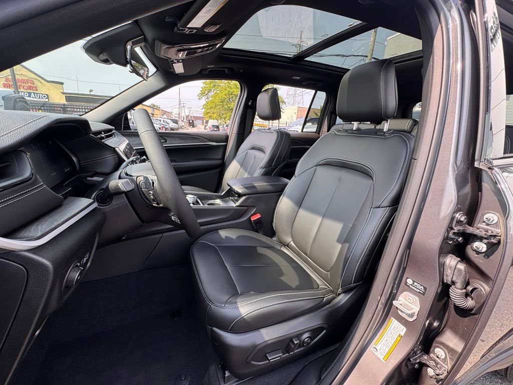 New 2026 Jeep Grand Cherokee Limited w/ Limited Altitude Package AWD/4WD image 13
