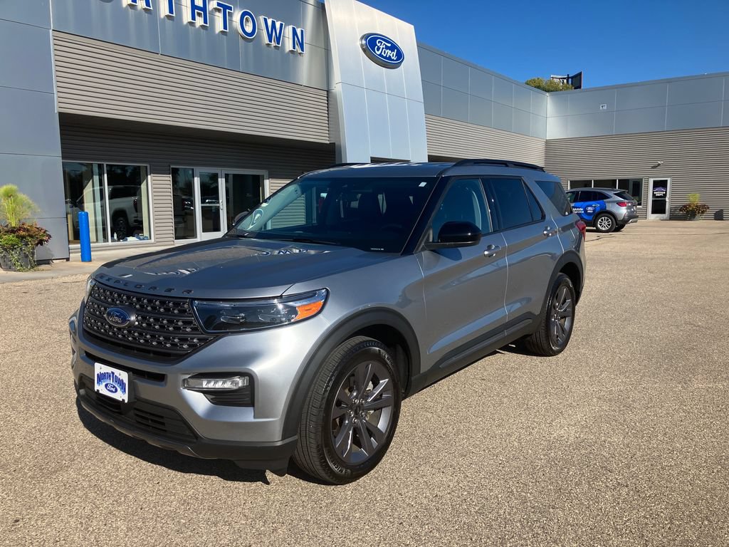 Used 2024 Ford Explorer XLT w/ Equipment Group 202A AWD/4WD image 2