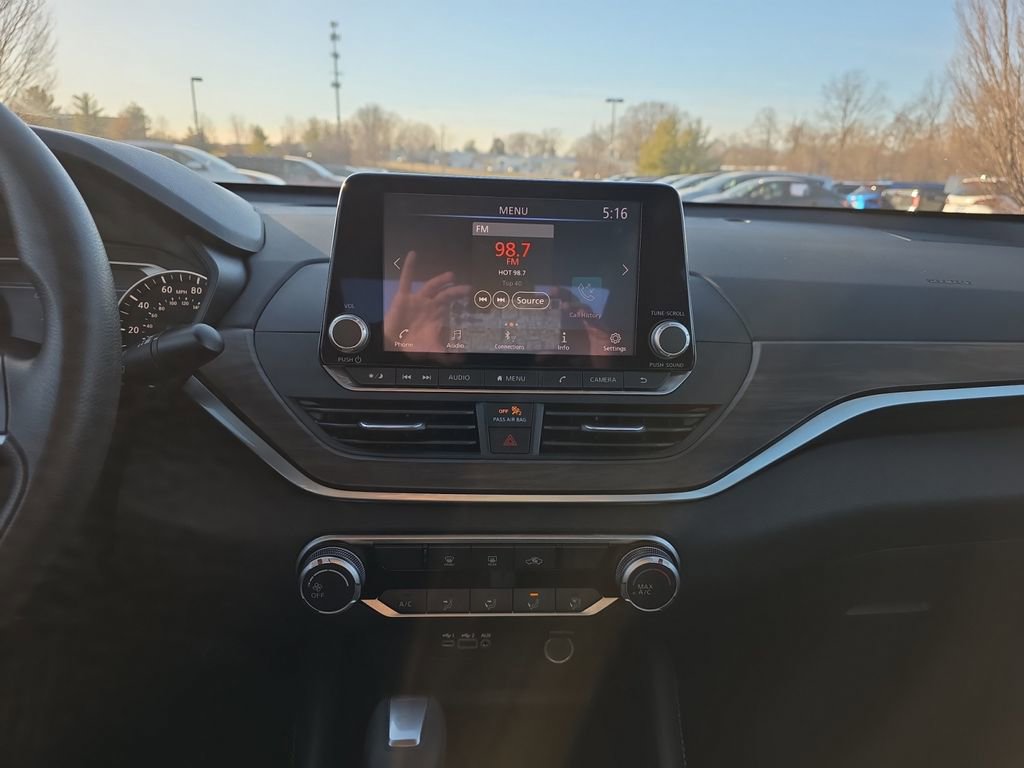 Used 2023 Nissan Altima 2.5 SV image 9