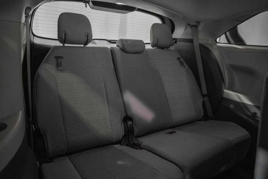 Used 2023 Toyota Sienna LE image 30