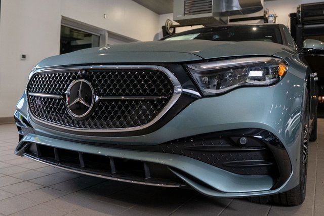 New 2026 Mercedes-Benz E 350 4MATIC Sedan image 9