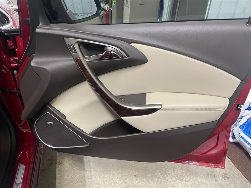 Used 2012 Buick Verano Leather FWD image 19