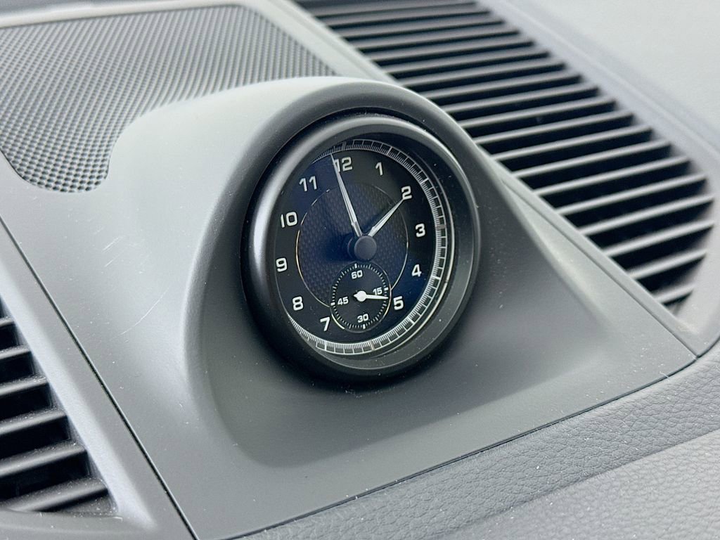 Certified 2025 Porsche Macan image 18