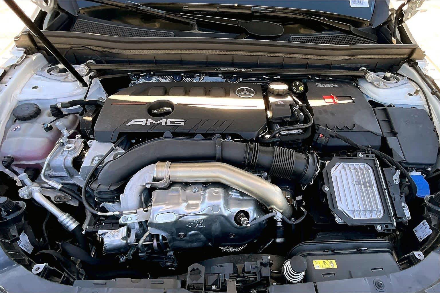 Used 2025 Mercedes-Benz GLB 35 AMG 4MATIC image 32
