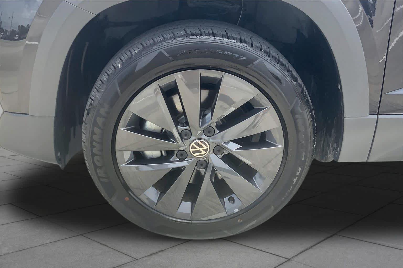 Used 2024 Volkswagen Taos S FWD image 11