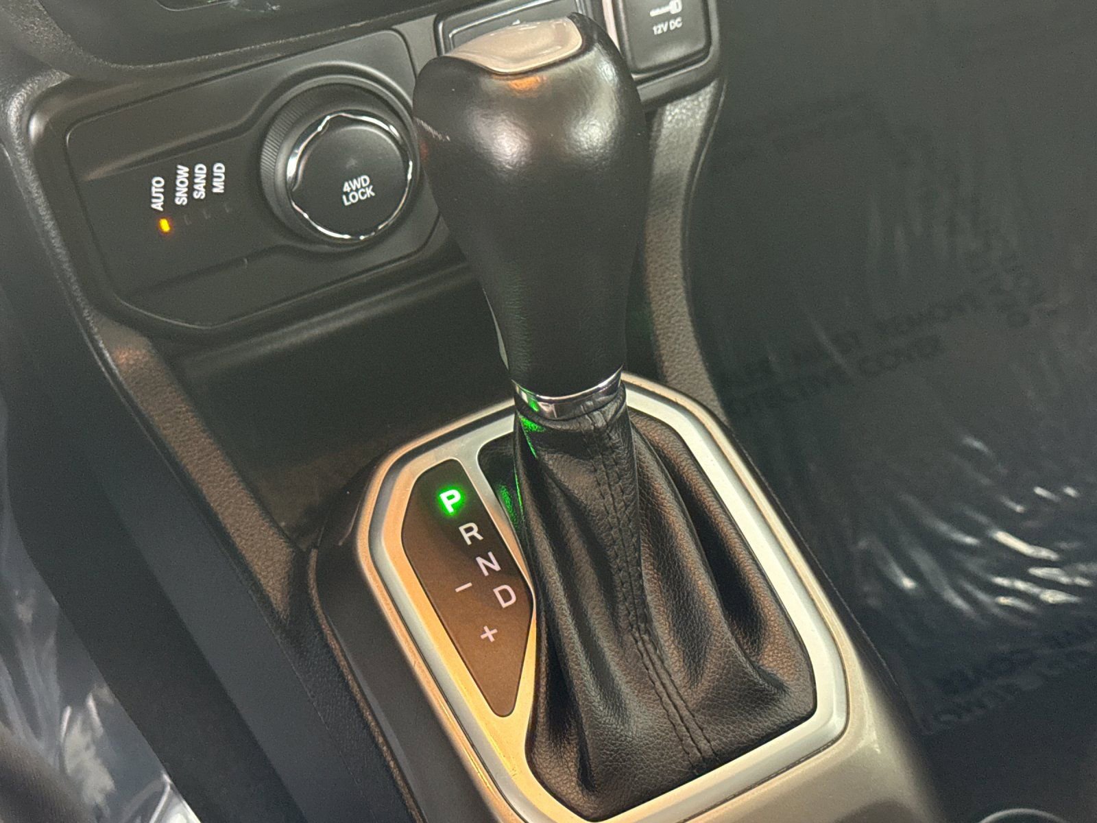 Used 2019 Jeep Renegade Limited w/ UConnect 8.4 Nav Group AWD/4WD image 21