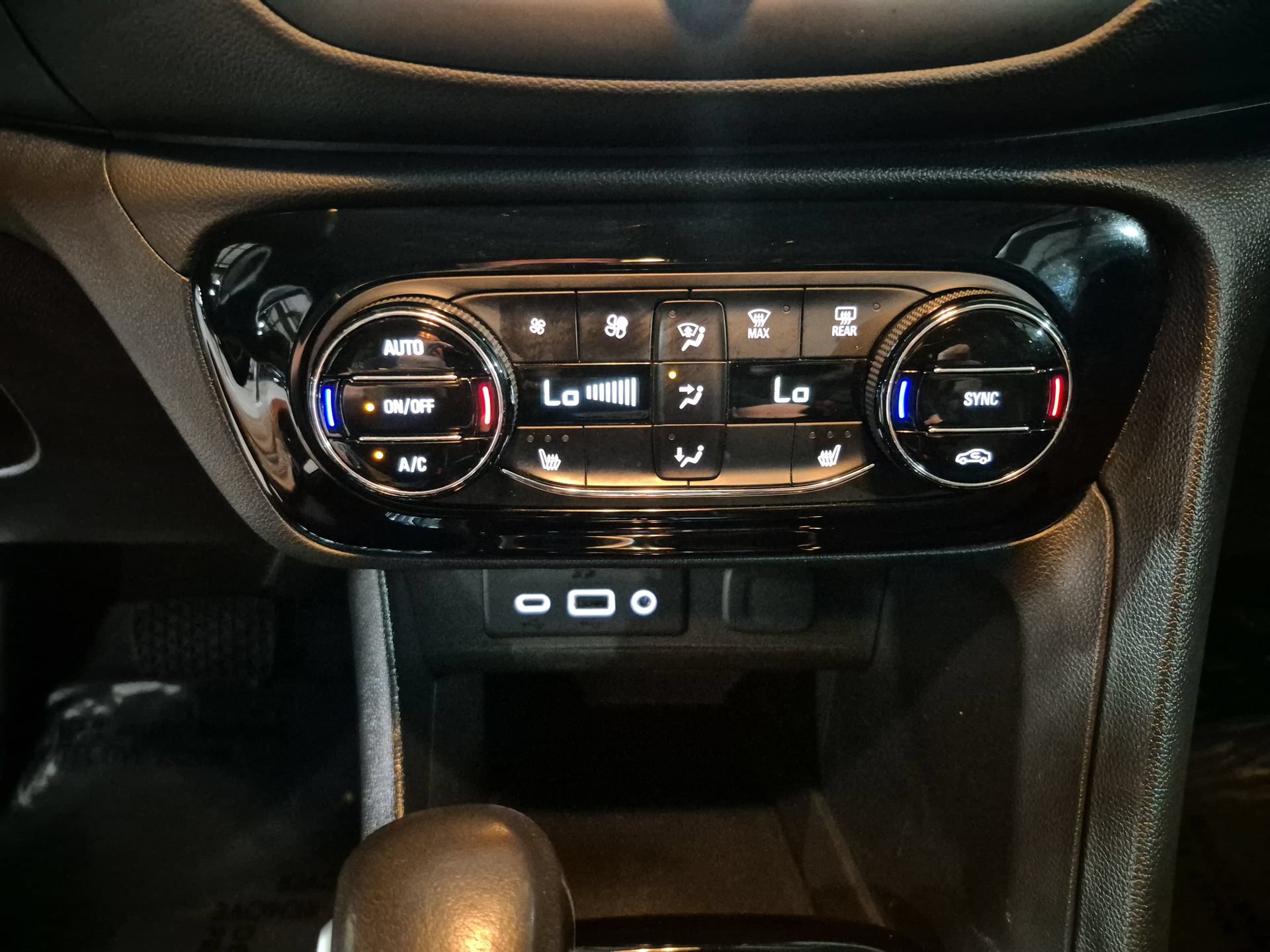 Used 2021 Buick Encore GX Select w/ Advanced Technology Package AWD/4WD image 19