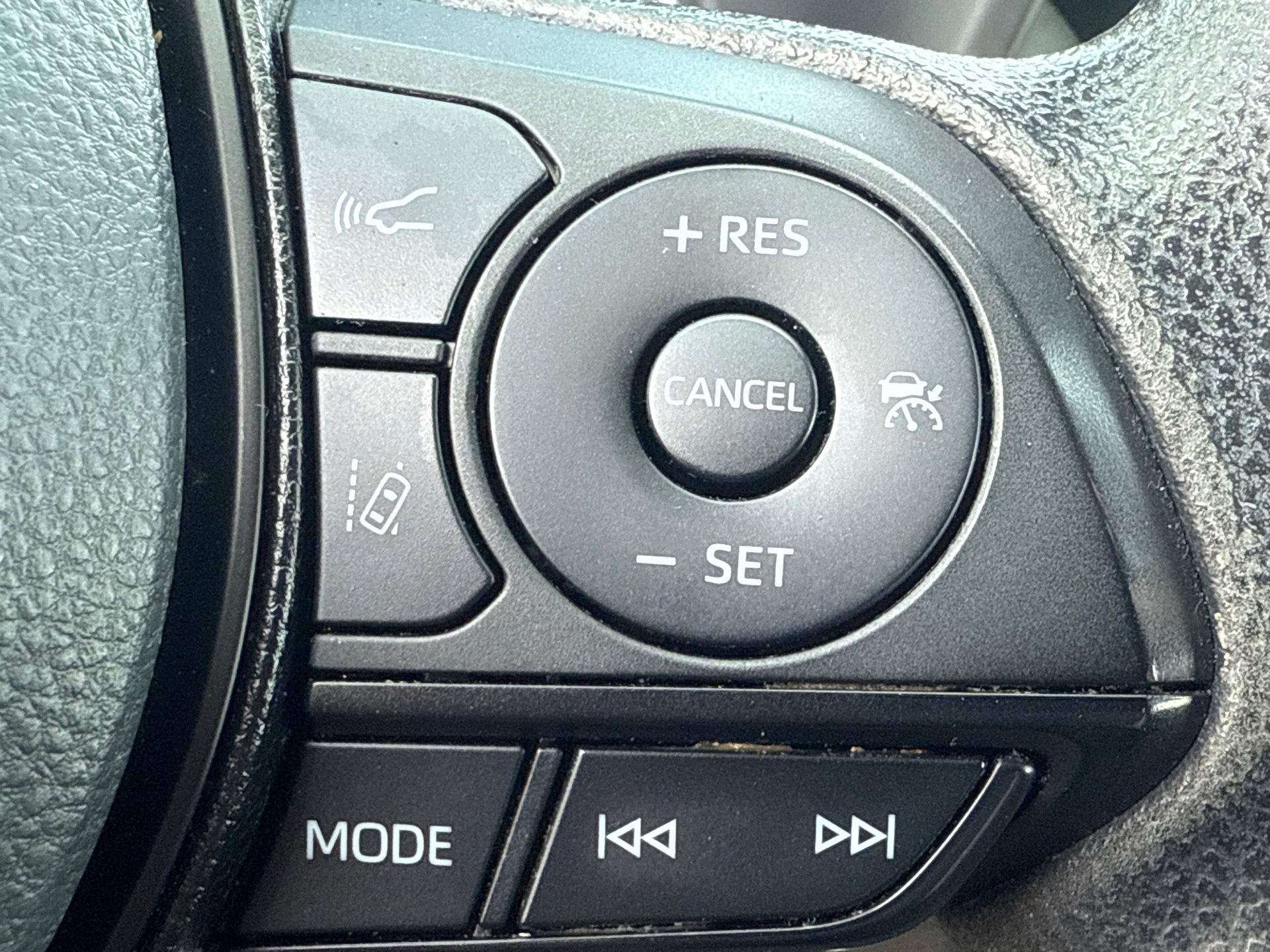 Used 2022 Toyota RAV4 LE image 28