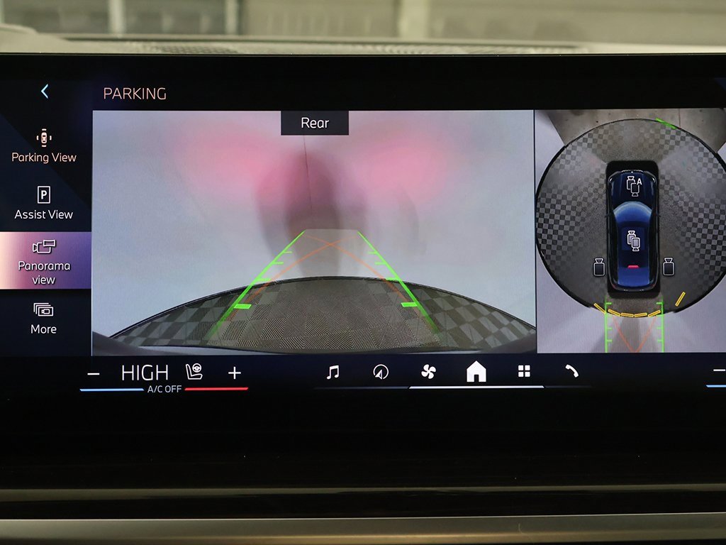 Used 2025 BMW X6 xDrive40i w/ Climate Comfort Package image 48