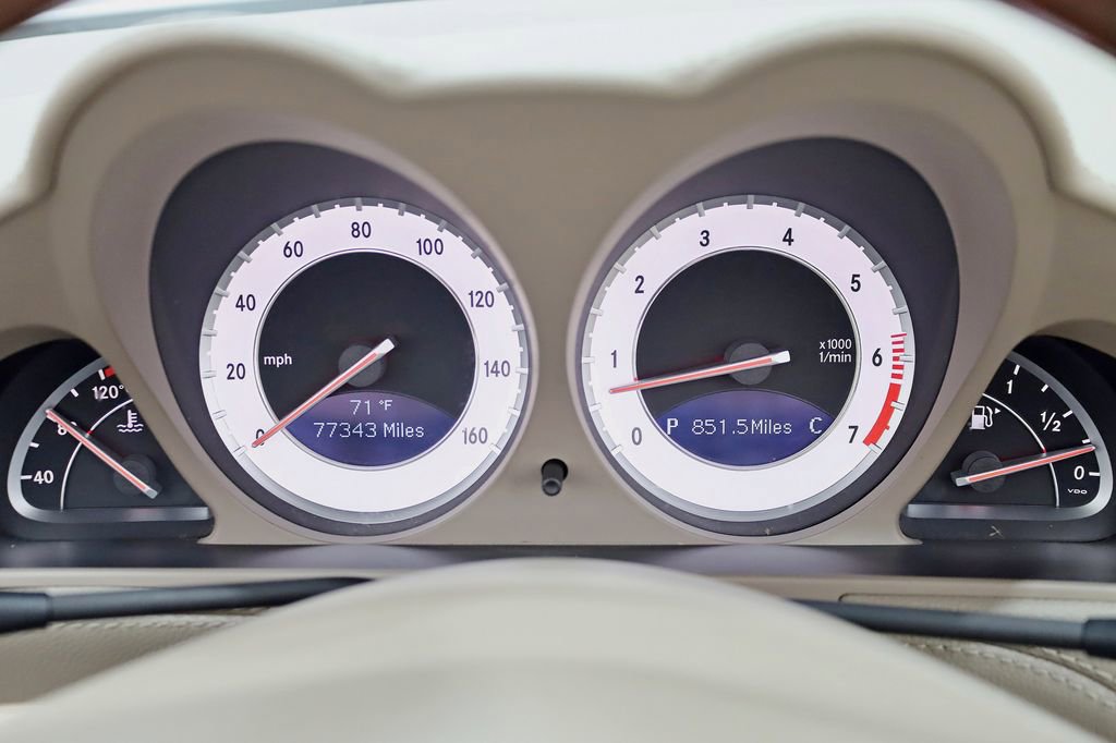 Used 2011 Mercedes-Benz SL 550 image 16