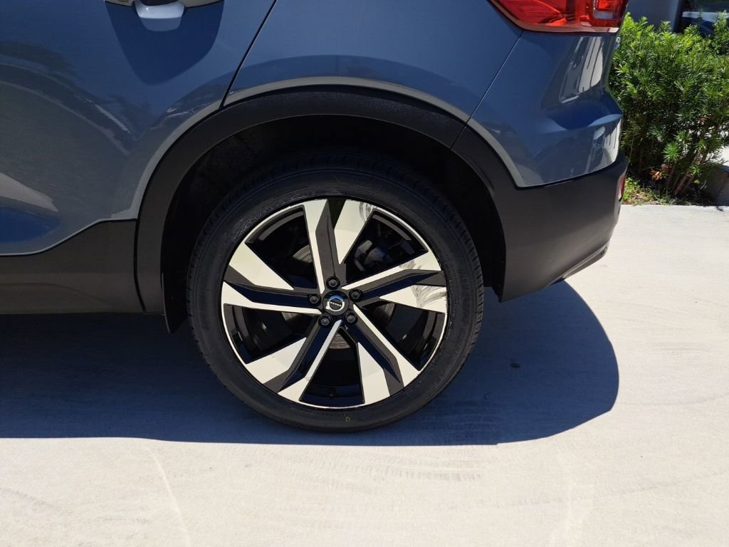 Used 2023 Volvo XC40 B5 Plus w/ Climate Package image 4