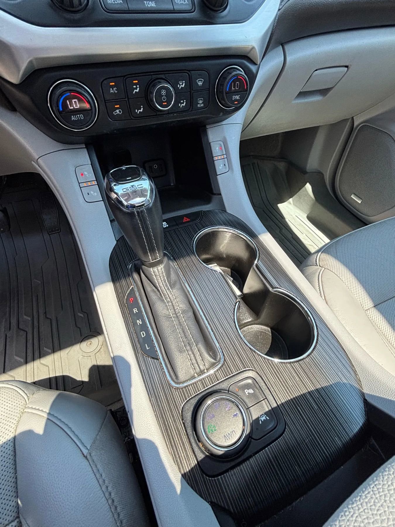 Used 2019 GMC Acadia SLT image 14